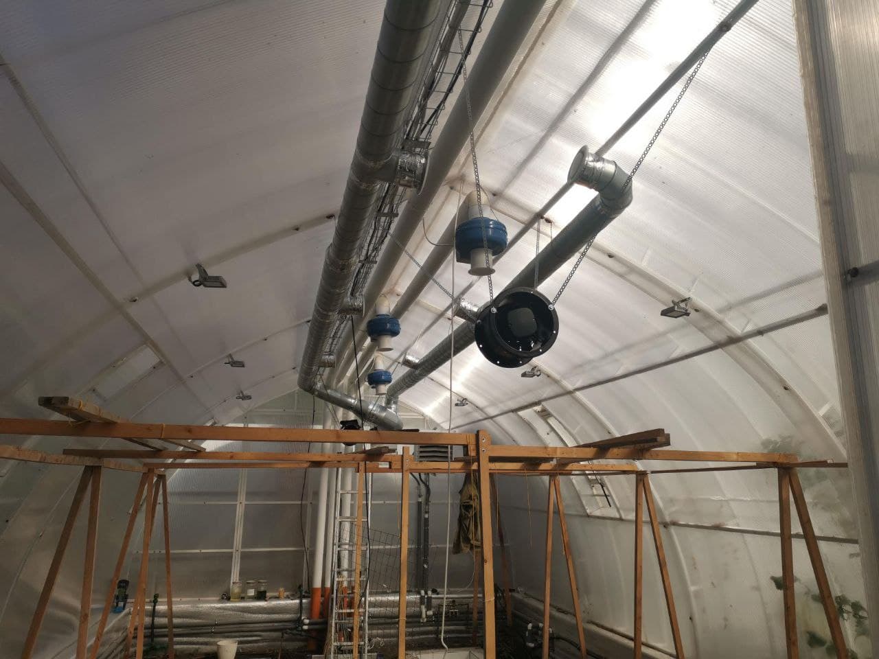 Теплица изнутри — вентиляция